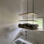 建売り住宅にピッタリ洗濯機用突っ張り式ラックSYM-300紹介します!